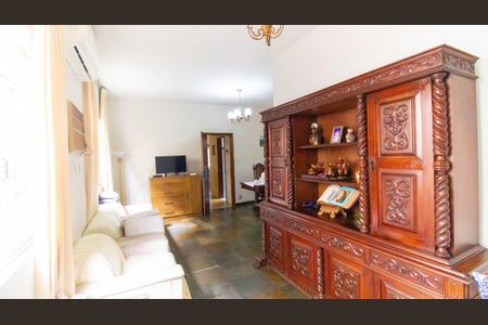 Casa à venda com 300m², 3 quartos e 5 vagas Casa à venda com 300m², 3 quartos e 5 vagasSala