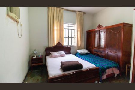 Casa à venda com 300m², 3 quartos e 5 vagas Casa à venda com 300m², 3 quartos e 5 vagasQuarto 1