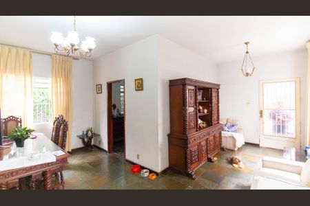 Casa à venda com 300m², 3 quartos e 5 vagas Casa à venda com 300m², 3 quartos e 5 vagasSala