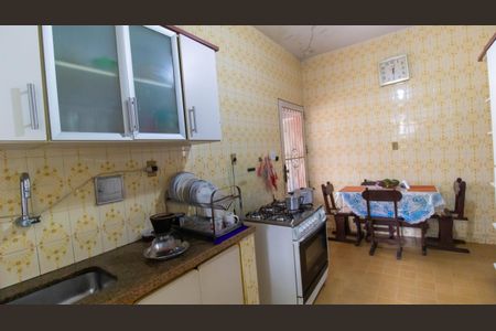 Casa à venda com 300m², 3 quartos e 5 vagas Casa à venda com 300m², 3 quartos e 5 vagasCozinha