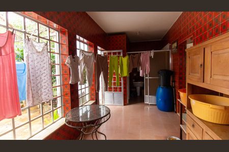 Casa à venda com 300m², 3 quartos e 5 vagas Casa à venda com 300m², 3 quartos e 5 vagasÁrea de Serviço