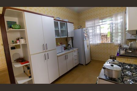 Casa à venda com 300m², 3 quartos e 5 vagas Casa à venda com 300m², 3 quartos e 5 vagasCozinha