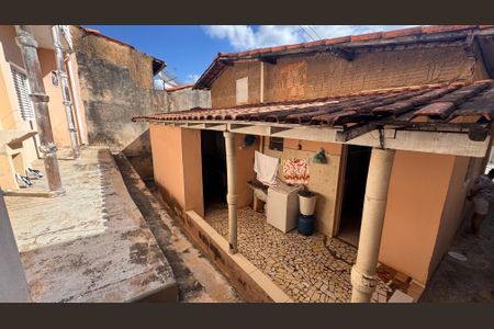 Casa à venda com 300m², 4 quartos e 3 vagasFundos