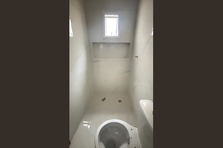 Casa à venda com 71m², 3 quartos e 2 vagas Casa à venda com 71m², 3 quartos e 2 vagasBanheiro da Suíte