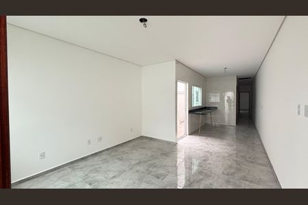 Casa à venda com 71m², 3 quartos e 2 vagas Casa à venda com 71m², 3 quartos e 2 vagasSala