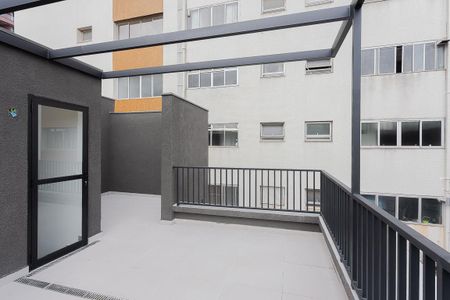 Casa à venda com 177m², 3 quartos e 2 vagas Casa à venda com 177m², 3 quartos e 2 vagasTerraço
