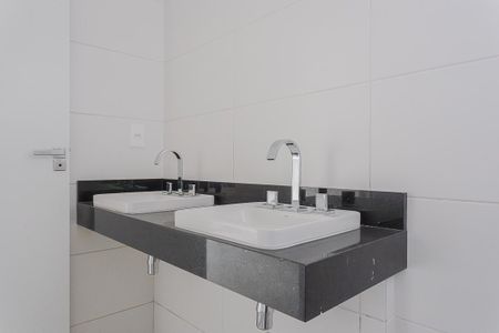 Casa à venda com 177m², 3 quartos e 2 vagas Casa à venda com 177m², 3 quartos e 2 vagasBanheiro da Suíte