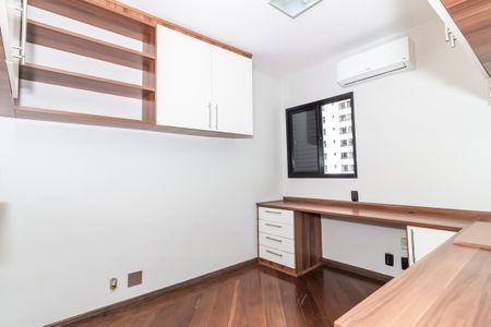 Apartamento à venda com 117m², 3 quartos e 2 vagasQuarto 2