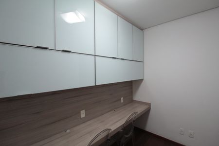 Apartamento à venda com 112m², 4 quartos e 2 vagasQuarto 2