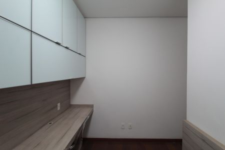 Apartamento à venda com 112m², 4 quartos e 2 vagasQuarto 2
