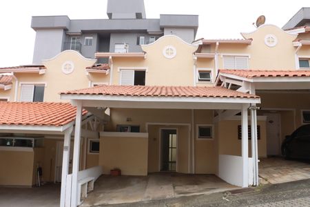 Casa de condomínio para alugar com 100m², 3 quartos e 2 vagasFachada