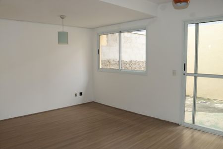 Sala de casa de condomínio para alugar com 3 quartos, 100m² em Parque Rincao, Cotia