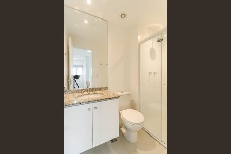 Apartamento à venda com 74m², 2 quartos e 2 vagasBanheiro da Suíte 1