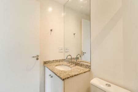 Apartamento à venda com 74m², 2 quartos e 2 vagasBanheiro da Suíte 1