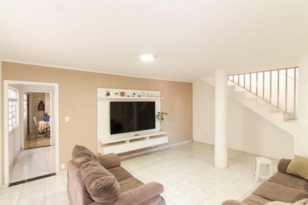 Casa à venda com 209m², 3 quartos e 2 vagas Casa à venda com 209m², 3 quartos e 2 vagasSala