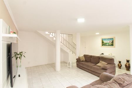 Casa à venda com 209m², 3 quartos e 2 vagas Casa à venda com 209m², 3 quartos e 2 vagasSala