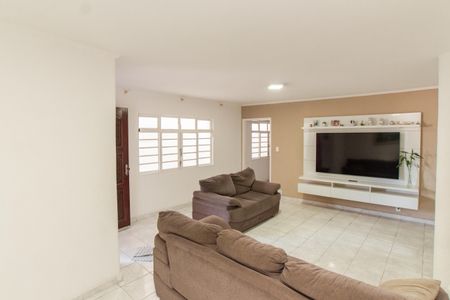 Casa à venda com 209m², 3 quartos e 2 vagas Casa à venda com 209m², 3 quartos e 2 vagasSala