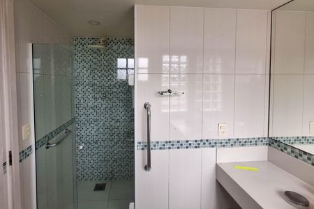 Casa de condomínio à venda com 400m², 7 quartos e 3 vagasBanheiro da Suíte 1