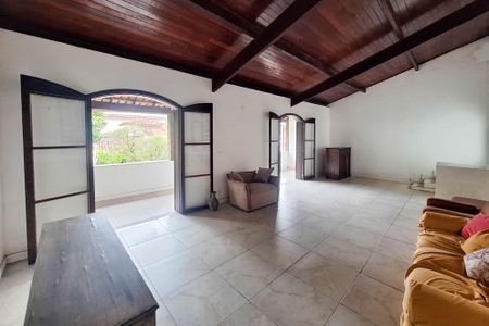 Casa de condomínio à venda com 400m², 7 quartos e 3 vagasSala
