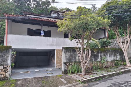 Casa de condomínio à venda com 400m², 7 quartos e 3 vagasFachada