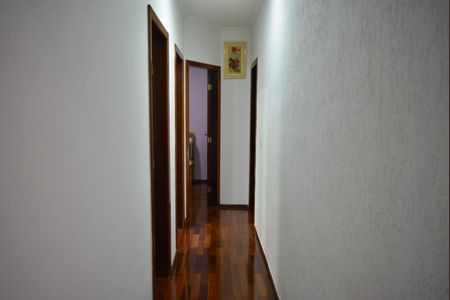 Corredor de apartamento à venda com 3 quartos, 103m² em Pinheirinho, Santo André