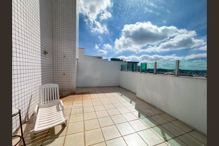 Apartamento à venda com 194m², 2 quartos e 4 vagas Apartamento à venda com 194m², 2 quartos e 4 vagasCobertura