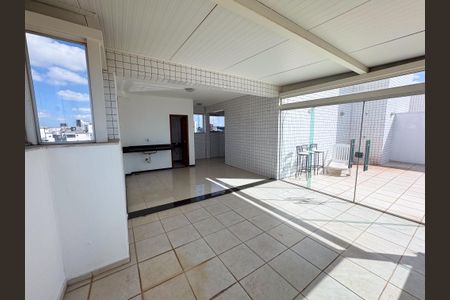 Apartamento à venda com 194m², 2 quartos e 4 vagas Apartamento à venda com 194m², 2 quartos e 4 vagasCobertura