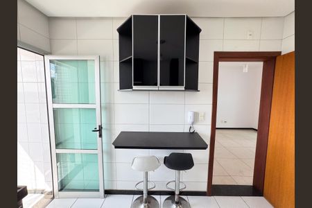 Apartamento à venda com 194m², 2 quartos e 4 vagas Apartamento à venda com 194m², 2 quartos e 4 vagasCozinha