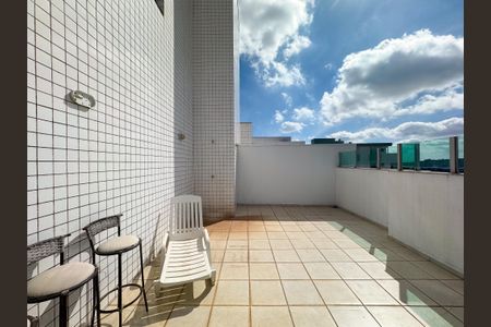 Apartamento à venda com 194m², 2 quartos e 4 vagas Apartamento à venda com 194m², 2 quartos e 4 vagasCobertura