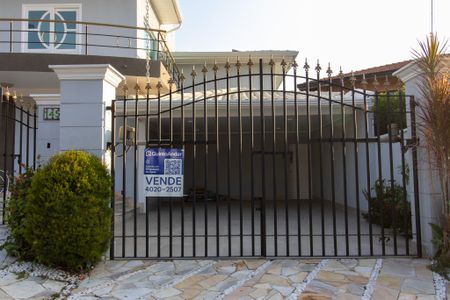 Casa à venda com 343m², 5 quartos e 4 vagasFachada