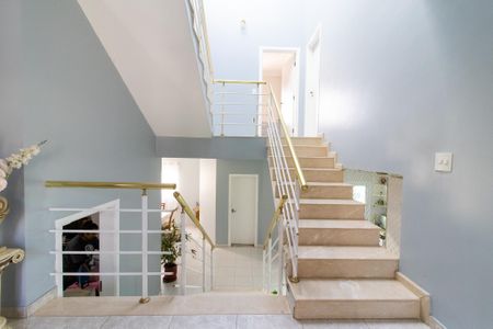 Casa à venda com 343m², 5 quartos e 4 vagasEscada