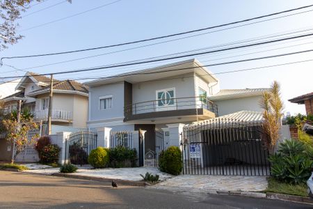Casa à venda com 343m², 5 quartos e 4 vagasFachada