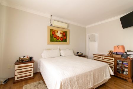 Casa à venda com 343m², 5 quartos e 4 vagasSuíte 1