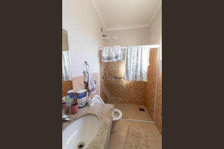 Casa à venda com 343m², 5 quartos e 4 vagasBanheiro da Suíte 2