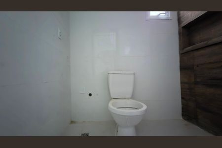 Casa à venda com 74m², 3 quartos e 2 vagasBanheiro