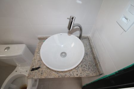 Banheiro de apartamento à venda com 1 quarto, 33m² em Parada Inglesa, São Paulo