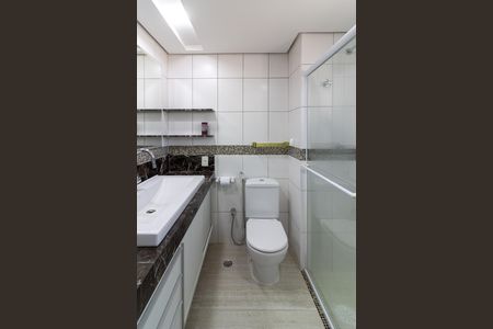 Apartamento para alugar com 236m², 3 quartos e 4 vagasBanheiro da Suíte 1