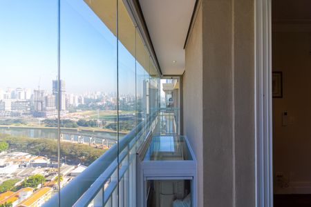 Apartamento para alugar com 236m², 3 quartos e 4 vagasQuarto 2 - Suíte 2 varanda