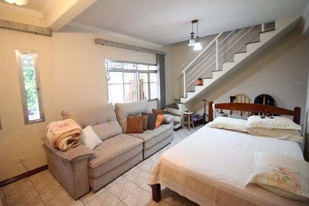 Casa à venda com 111m², 3 quartos e 6 vagasSala