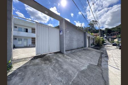 Casa de condomínio para alugar com 30m², 1 quarto e 1 vaga Casa de condomínio para alugar com 30m², 1 quarto e 1 vagaFahada