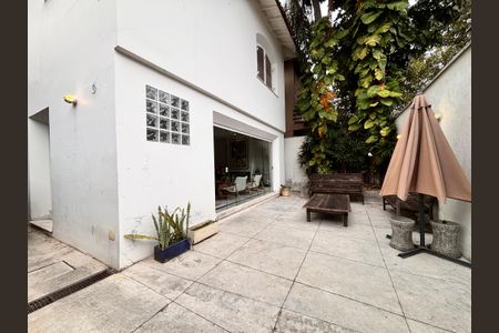 Casa à venda com 200m², 3 quartos e 2 vagasEntrada