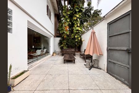 Casa à venda com 200m², 3 quartos e 2 vagasEntrada