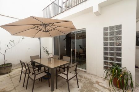 Casa à venda com 200m², 3 quartos e 2 vagasÁrea externa