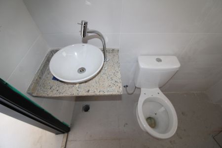 Banheiro de apartamento à venda com 1 quarto, 33m² em Parada Inglesa, São Paulo