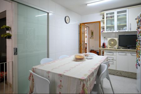 Casa à venda com 250m², 3 quartos e 2 vagas Casa à venda com 250m², 3 quartos e 2 vagasCozinha