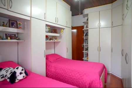 Casa à venda com 250m², 3 quartos e 2 vagas Casa à venda com 250m², 3 quartos e 2 vagasQuarto 2