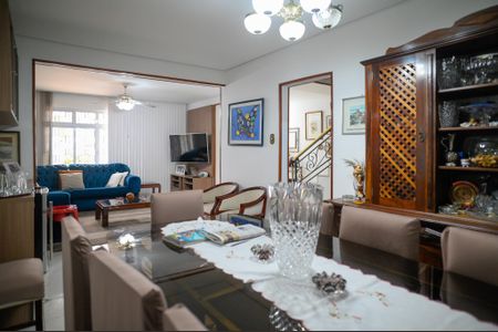 Casa à venda com 250m², 3 quartos e 2 vagas Casa à venda com 250m², 3 quartos e 2 vagasSala de Jantar