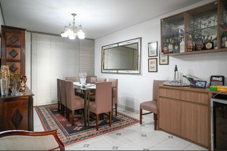 Casa à venda com 250m², 3 quartos e 2 vagas Casa à venda com 250m², 3 quartos e 2 vagasSala de Jantar