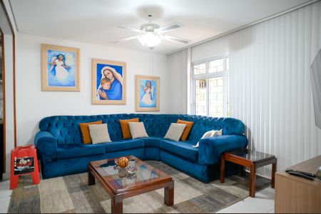 Casa à venda com 250m², 3 quartos e 2 vagas Casa à venda com 250m², 3 quartos e 2 vagasSala