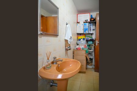 Casa à venda com 250m², 3 quartos e 2 vagas Casa à venda com 250m², 3 quartos e 2 vagasEdícula - Banheiro